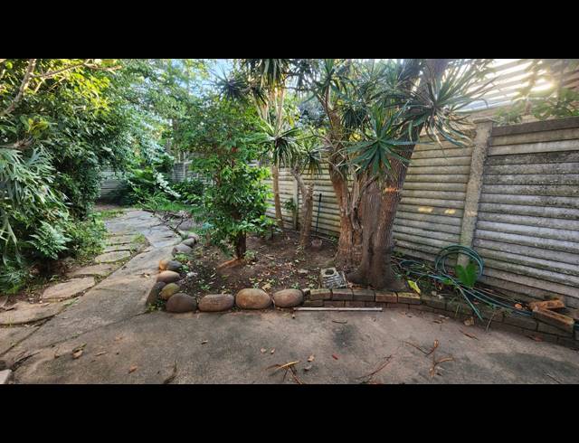 6 BEDROOM HOUSE FOR SALE IN UVONGO
